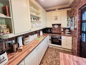 Kitchen- click for photo gallery